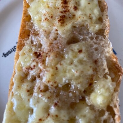 スライスチーズがなくピザ用チーズで作りましたー(^O^)お昼にいただきます。シナモンの香りとチーズと砂糖のコラボ美味しすぎです♡ご馳走さまです。